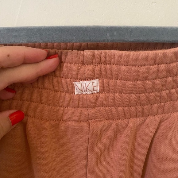 NIKE RAW HEM HIGH WAISTED CASUAL PEACH TERRA BLUSH COLOR FEMME SHORTS - Picture 6 of 12
